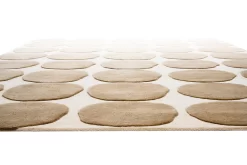 Dots 2 Level Vloerkleed Licht Khaki / Licht Beige, 180x270 Cm -Textielwinkel chhatwal jonsson dots 2 level vloerkleed licht khaki licht beige 6