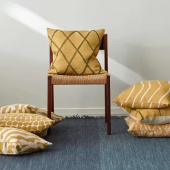 Ikat Madras Kussenhoes 50x50 Cm, Spicy Yellow / Roze -Textielwinkel chhatwal jonsson ikat madras cushion cover 50x50 cm 10