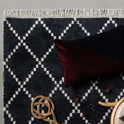 Kochin Bambu Silke Rug, Black/Off White -Textielwinkel chhatwal jonsson kochin bambu silke rug black off white 4