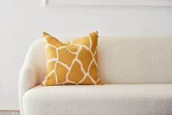 Nadi Kussenhoes 50x50 Cm, Pittig Geel / Licht Beige -Textielwinkel chhatwal jonsson nadi kussenhoes 50x50 cm 4