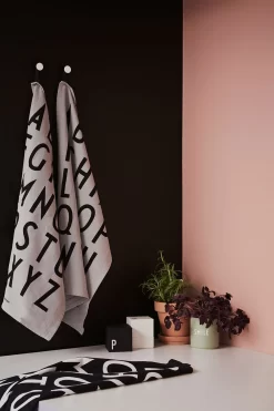 Design Letters Classic Theedoek Pak Van 2, Zwart -Textielwinkel design letters classic kitchen towel 2 pack 19