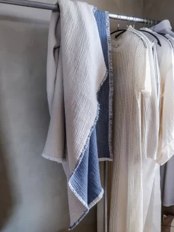 Thyme Plaid 130x180 Cm, Blauw -Textielwinkel elvang thyme plaid 130x180 cm 30