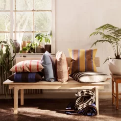 Ferm LIVING Grand Cushion Sierkussen 50x50 Cm, Faded Blue / Burgundy -Textielwinkel ferm living grand sierkussen 50x50 cm 11