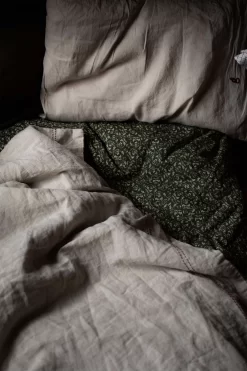 Floral Moss Baby Bedset, Dark Moss Green -Textielwinkel garbo friends floral moss bedset se 10