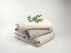 Floral Vine Filled Blanket, Light Warmgrey 7 Floral Vine Filled Blanket, Light Warmgrey -Textielwinkel garbo friends floral vine filled blanket light warmgrey 5