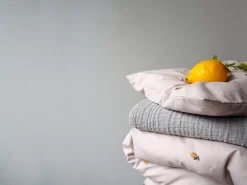 Lemon Bedset 70x80 + 28x35 Cm, Light Grey -Textielwinkel garbo friends lemon bedset light grey 11