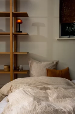 Juna Monochrome Lines Dekbedset 220x220 + 50x60 Cm, Blauw -Textielwinkel juna monochrome lines dekbedovertrekset ochre wit 5 2