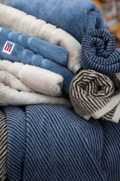 Lexington Original Handdoek Staal Blauw / Donker Grijze Melange, 100x150 Cm -Textielwinkel lexington original handdoek staal blauw donker grijze melange 5 1