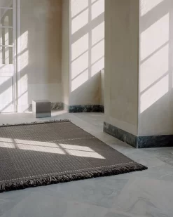 Linie Design Awakened Mind Wollen Vloerkleed 200x300 Cm, Houtskool -Textielwinkel linie design awakened mind wollen vloerkleed 17