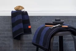 Mette Ditmer Aros Handdoek Nachtblauw, 70x135 Cm -Textielwinkel mette ditmer aros handdoek midnight blue 8