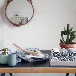 Mette Ditmer Grid Towel 50x100 Cm, Black/Off-White -Textielwinkel mette ditmer grid handduk black off white 11