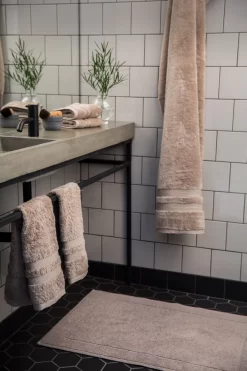 Mille Notti Fontana Towel ECO 70x140 Cm, Light Brown -Textielwinkel mille notti fontana towel eco light brown 8 1 scaled