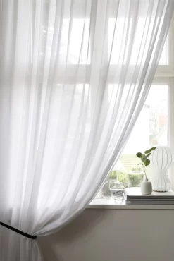 Lyx Hotellvoile Gardin 290x250 Cm, White -Textielwinkel mimou lyx hotellvoile curtain 290x250 cm 15