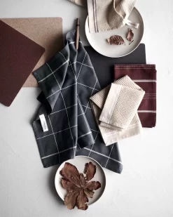 Alpha Theedoek 50x70 Cm, Bordeaux -Textielwinkel rosendahl copenhagen alpha theedoek 50x70 cm 40