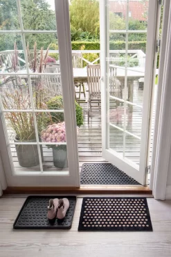 Dot Deurmat, Zwart / Beige, 60x40 Cm -Textielwinkel tica copenhagen dot deurmat zwart beige 18