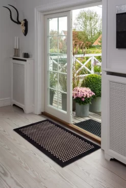 Dot Deurmat, Zwart / Beige, 120x67 Cm 8 Dot Deurmat, Zwart / Beige, 120x67 Cm -Textielwinkel tica copenhagen dot deurmat zwart beige 26