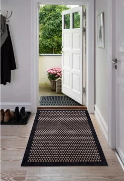 Dot Deurmat, Zwart / Beige, 130x90 Cm -Textielwinkel tica copenhagen dot deurmat zwart beige 29